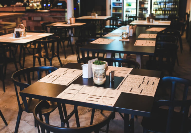 tables in the restourante